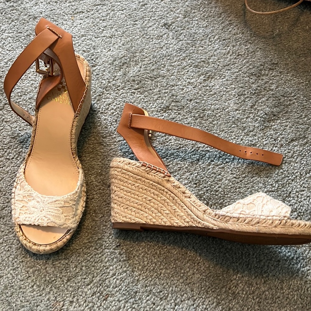 VINCE CAMUTO WEDGES